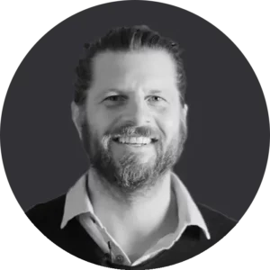 rundes Schwarz-Weiß-Porträt von Trutz von Rochow, Trainer & Unternehmer und Teilnehmer der NLP Practitioner Ausbildung