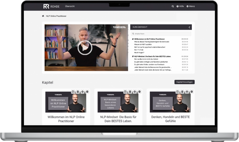 Aufgeklappter Laptop mit Übersicht der Kursplattform